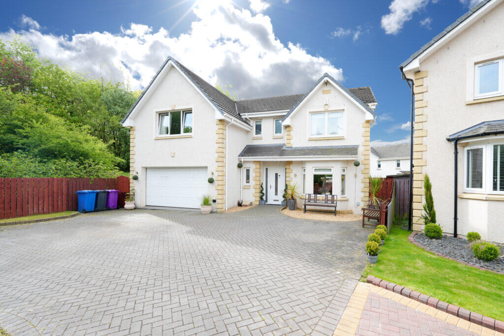 Main image of property: 28 Ladeside Gardens, Kilbirnie, KA25 7EA