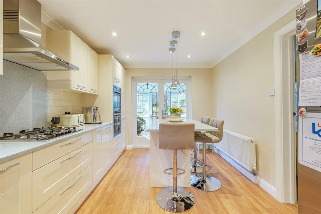 4 bedroom detached house for sale in Heathcote, Tadworth, Surrey, KT20