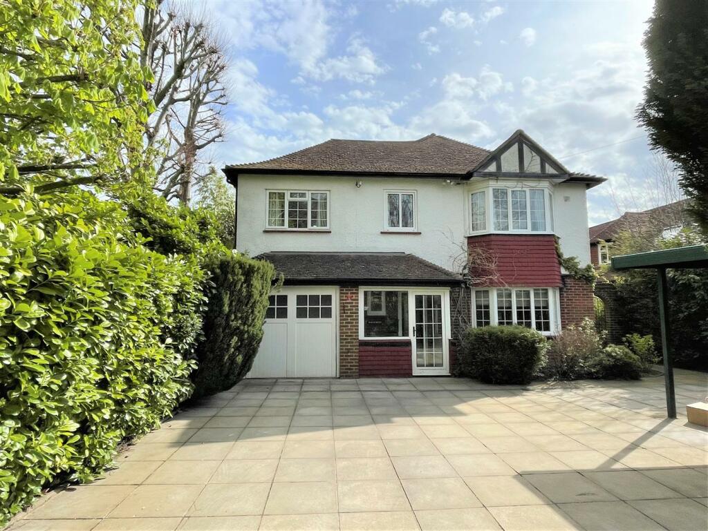 4 bedroom detached house for sale in Furze Hill, Kingswood, KT20