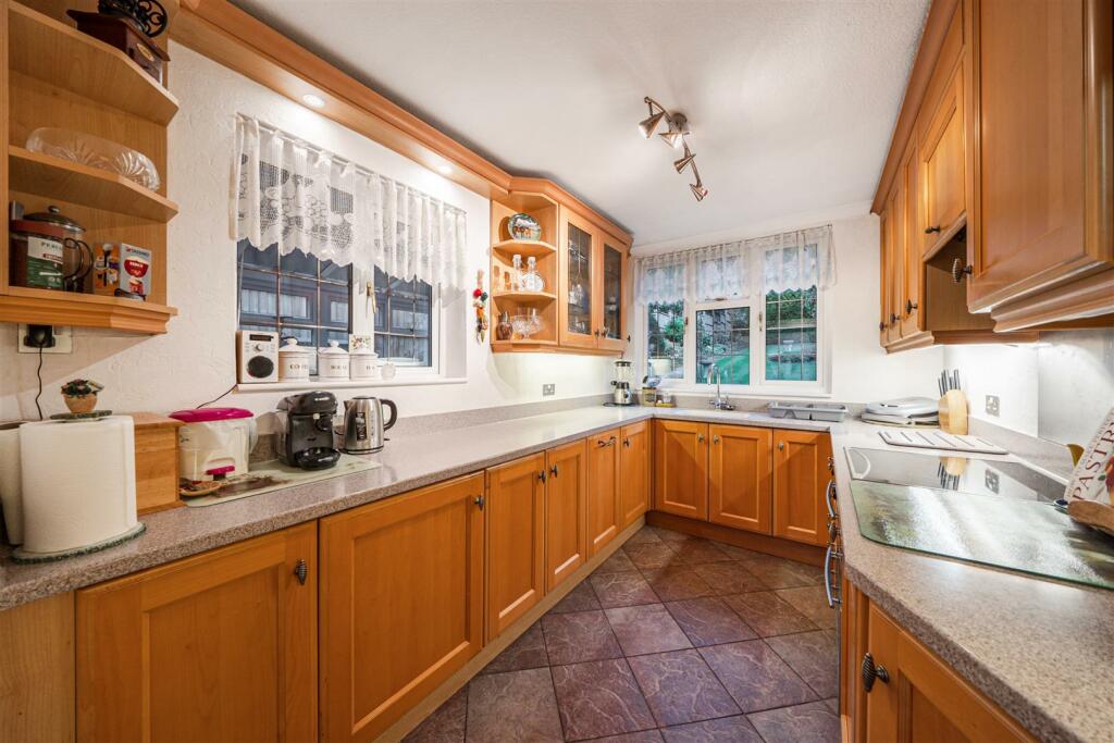 Additional property image - Lackford Road, Chipstead, Coulsdon