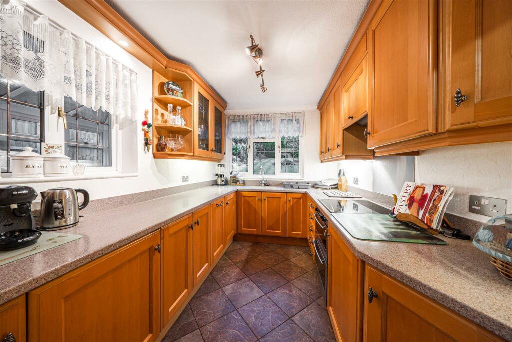 Additional property image - Lackford Road, Chipstead, Coulsdon