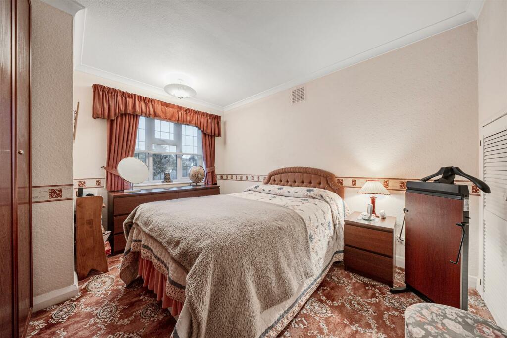 Additional property image - Lackford Road, Chipstead, Coulsdon