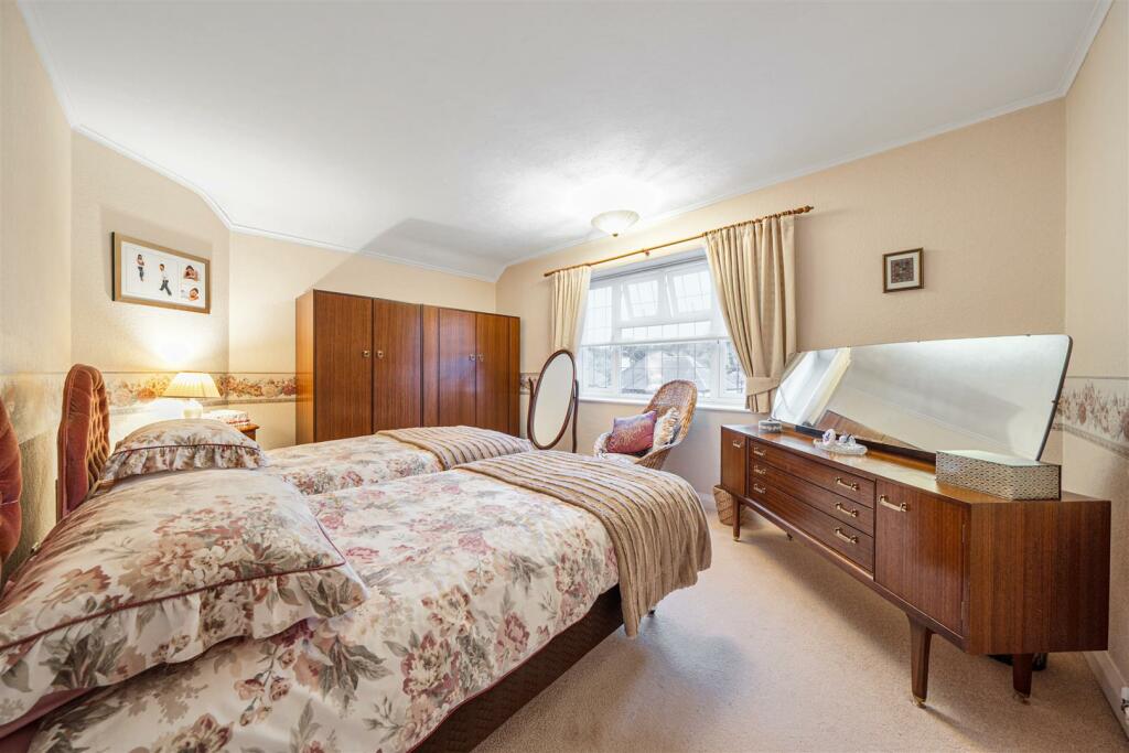 Additional property image - Lackford Road, Chipstead, Coulsdon
