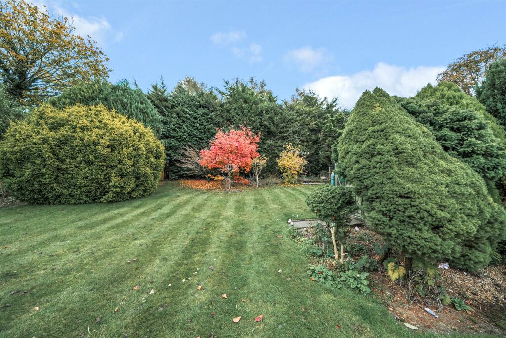 Additional property image - Lackford Road, Chipstead, Coulsdon