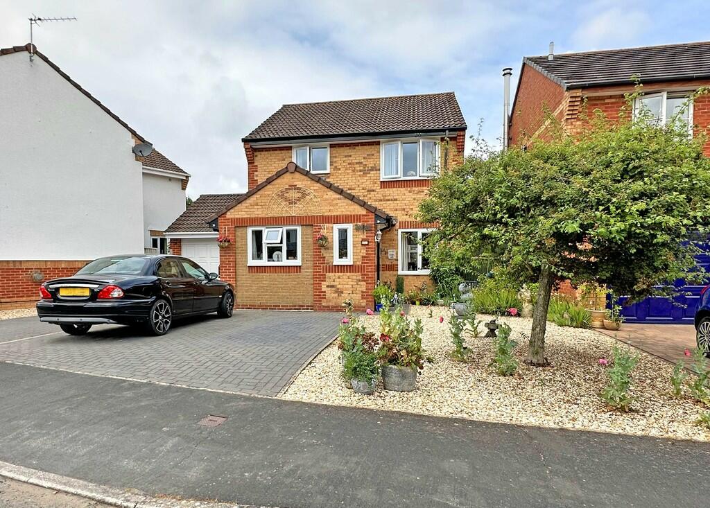 3 bedroom detached house for sale in Jupes Close, Exminster, EX6