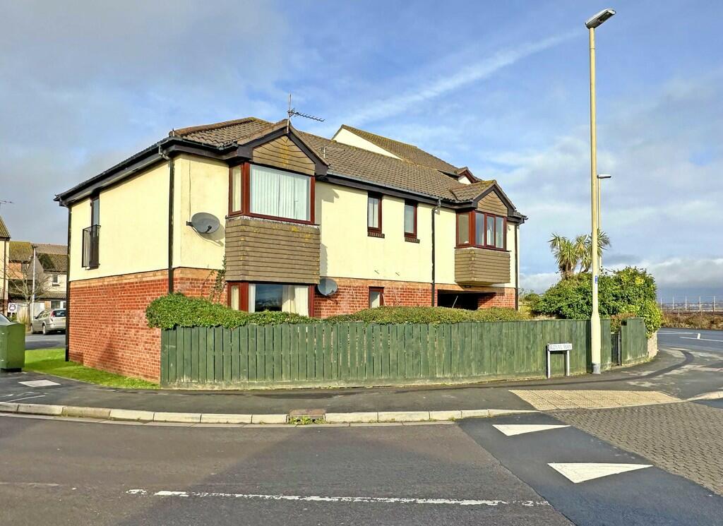 2 bedroom flat for sale in Royal Way, Starcross, EX6