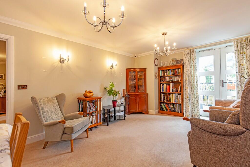 2 bedroom retirement property for sale in 12 Robinson Court St. Elphins