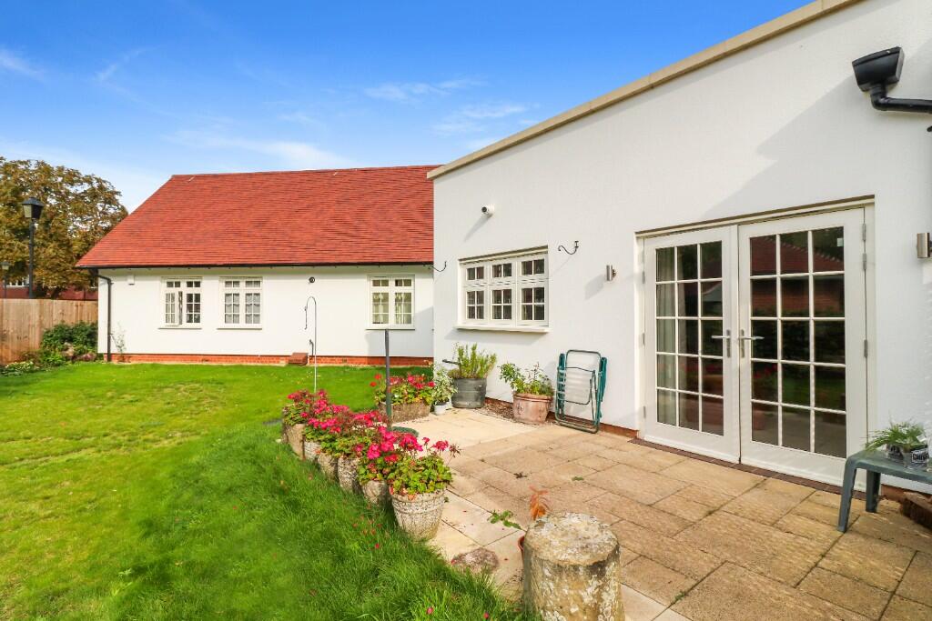 2 bedroom retirement property for sale in Chalfont Dene, Gerrards Cross