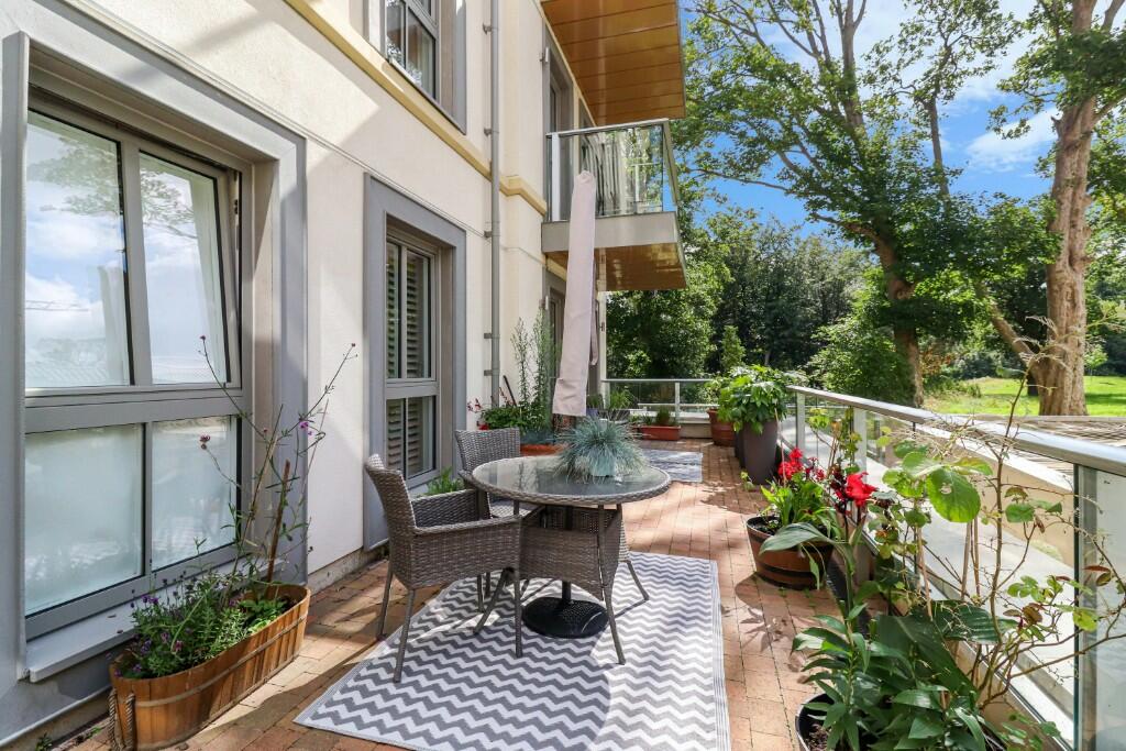 2 bedroom retirement property for sale in 9 Pembroke Court, Marshall