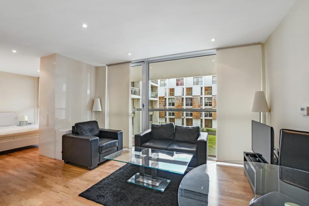 Main image of property: Lanterns Court, Canary Wharf, E14