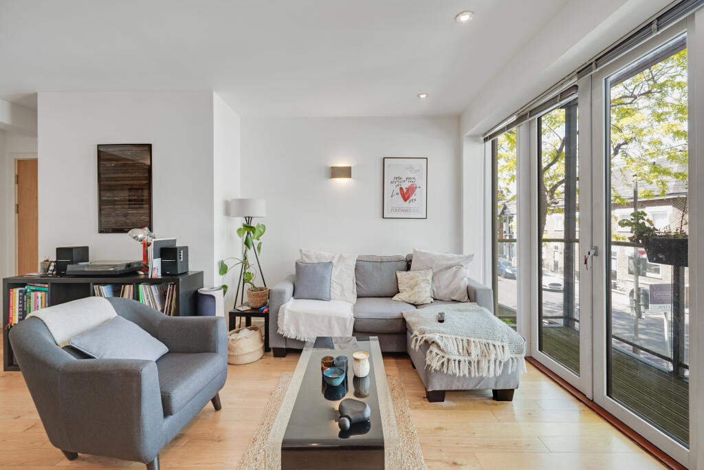 Main image of property: The Retreat, Earlsfield, SW18