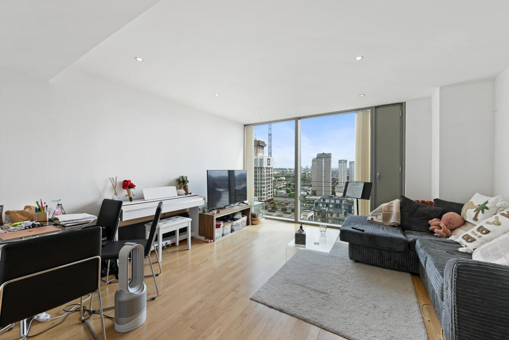 Main image of property: Landmark West, Canary Wharf, E14