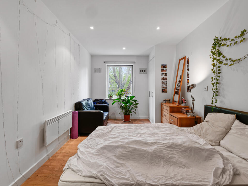 Main image of property: Metro, Kennington, SE11