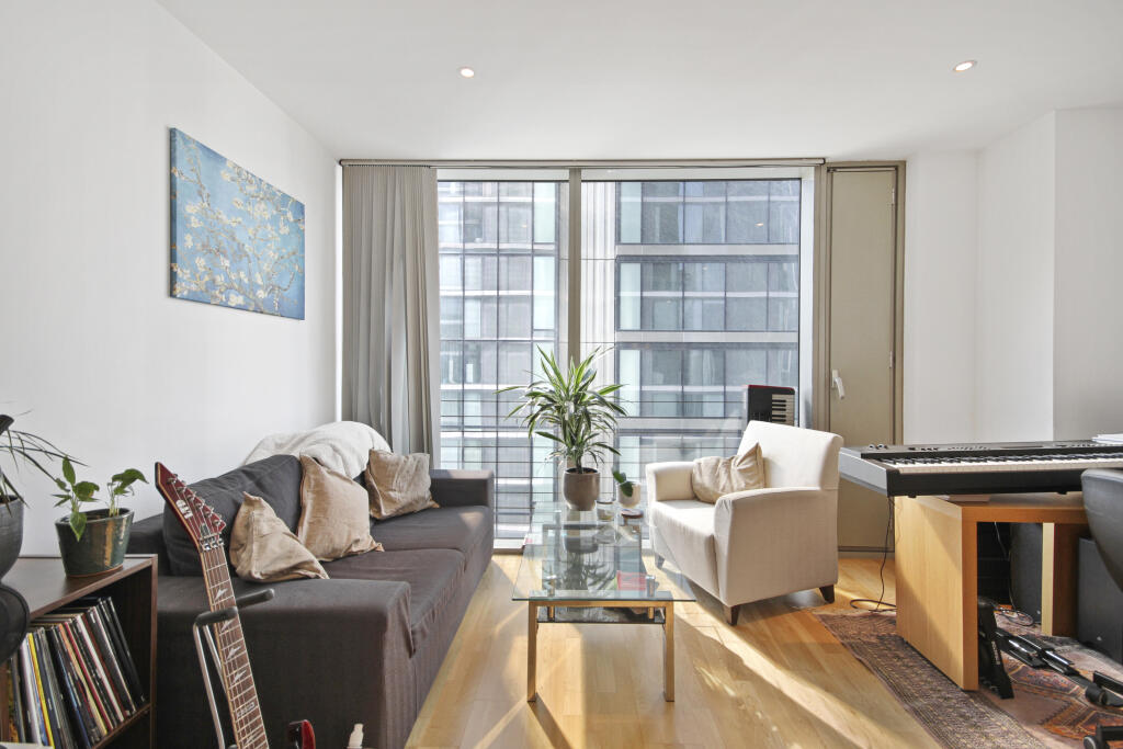 Main image of property: The Landmark, Canary Wharf, E14