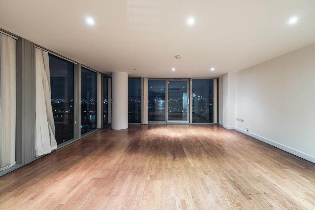 Main image of property: The Landmark, Canary Wharf, E14