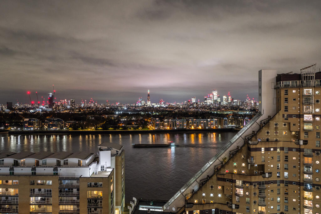 Main image of property: The Landmark, Canary Wharf, E14