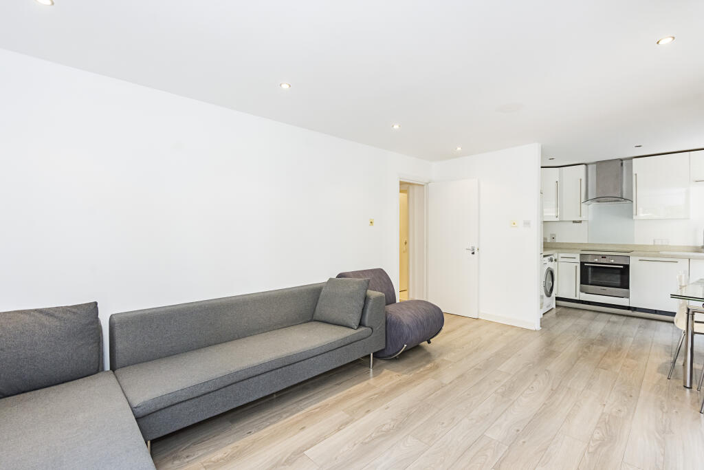 Main image of property: Fountain Court, Southwark, SE1 2LT