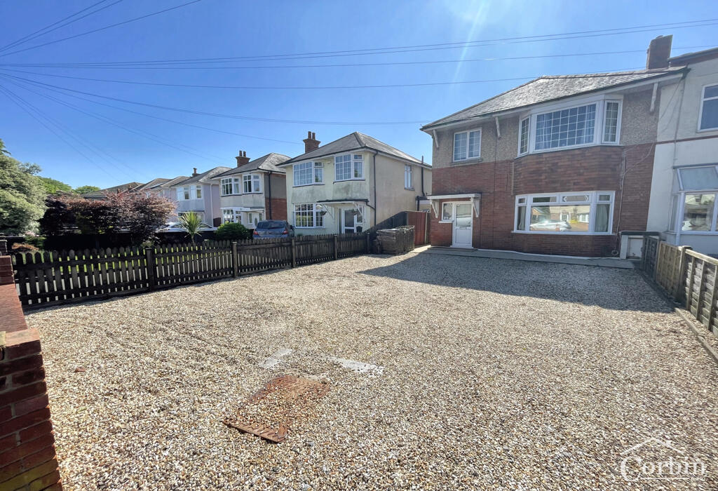 1 bedroom flat for sale in Ground Floor Flat Charminster Road