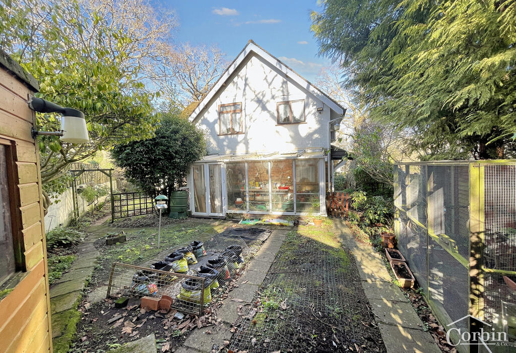 Additional property image - Wood Lane, Bournemouth, Dorset