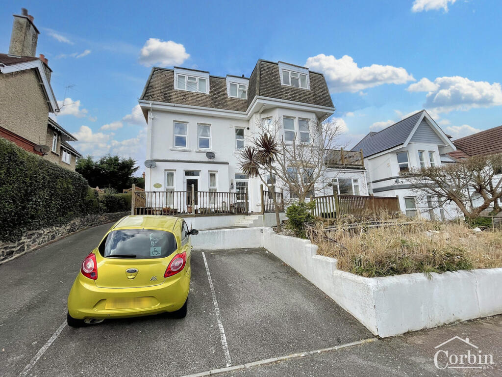 Main image of property: 7 Alumdale Road, Bournemouth, BH4 8