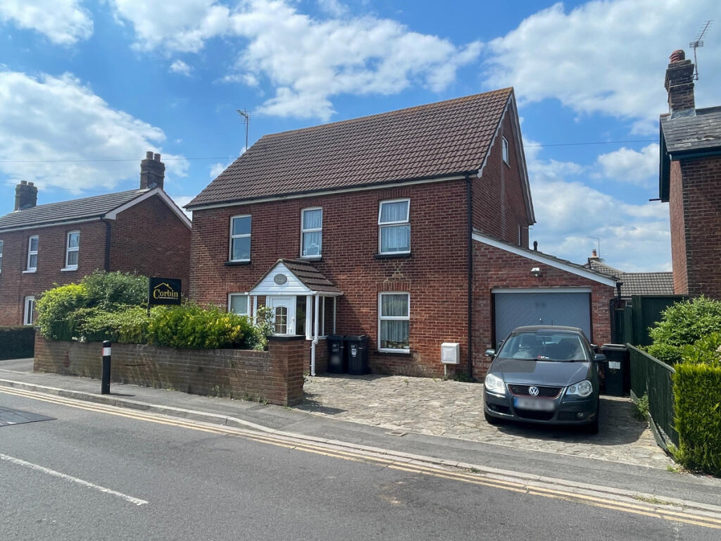 8 bedroom detached house