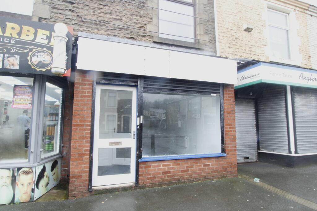 Commercial property for rent in Blackburn Road, Darwen, BB3