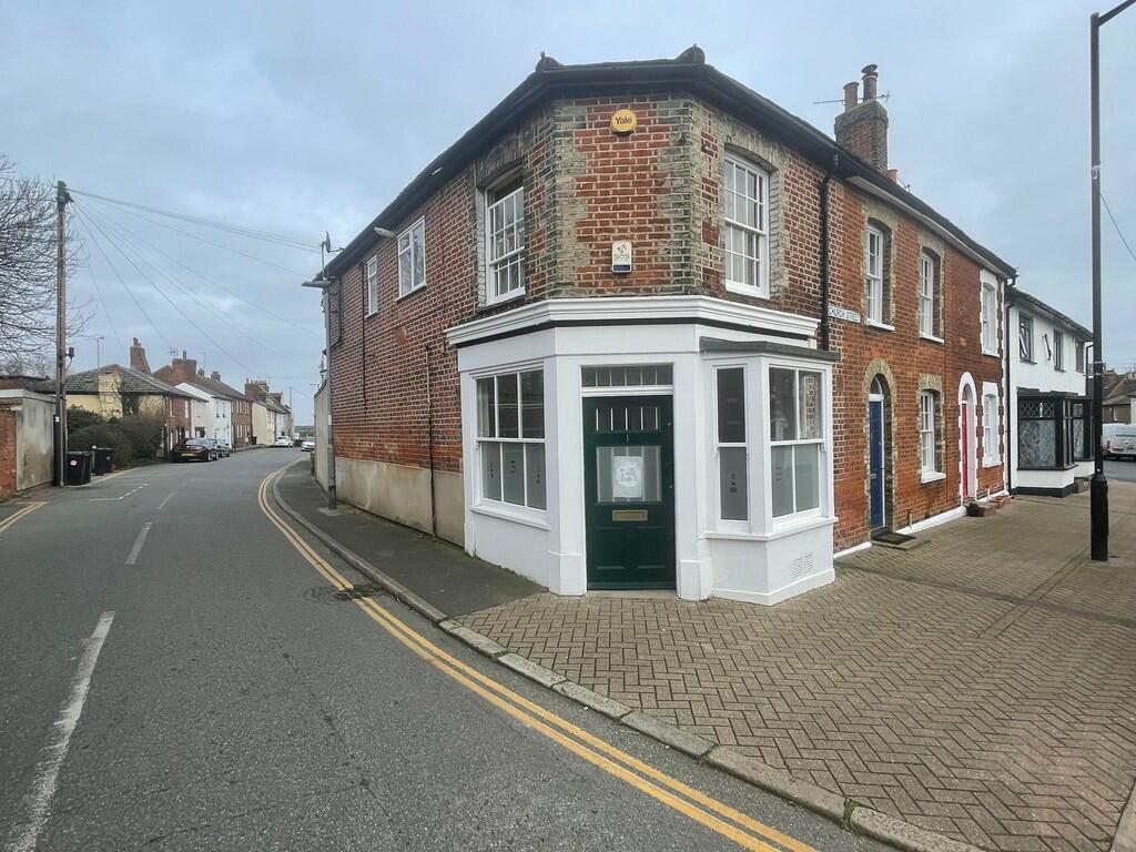 Commercial property for rent in Church Street, Maldon, CM9