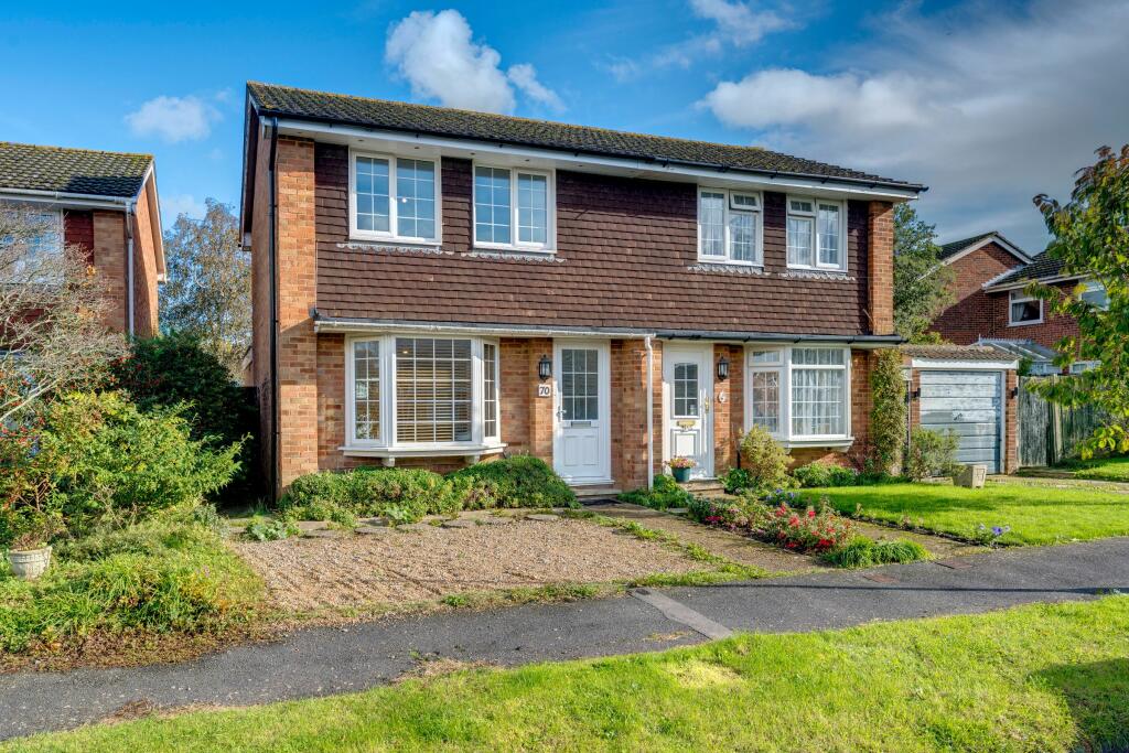 3 bedroom semidetached house for sale in Cromer Way, Hailsham, BN27