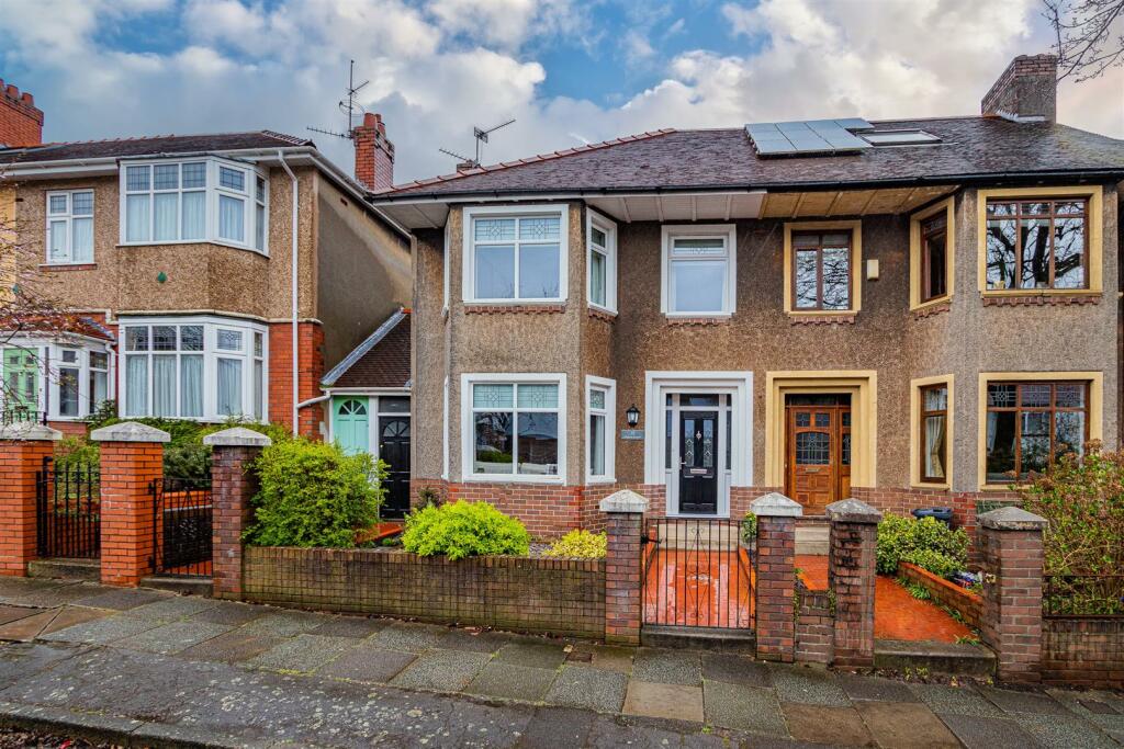 3 bedroom end of terrace house for sale in Melrose Avenue, Penylan, Cardiff, CF23