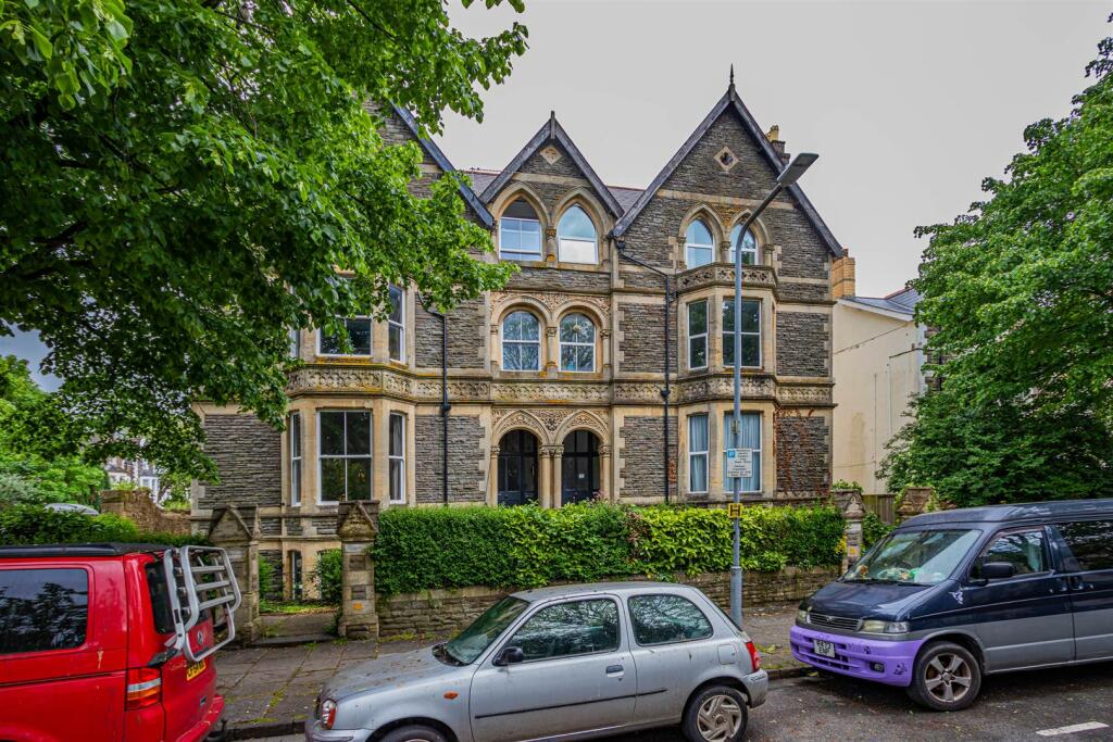 2 bedroom apartment for sale in Oakfield Street, Cardiff, CF24