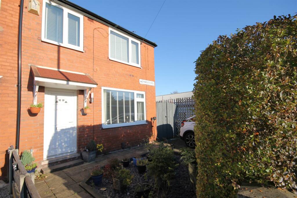 3 bedroom semidetached house for sale in Weymouth Road, Eccles