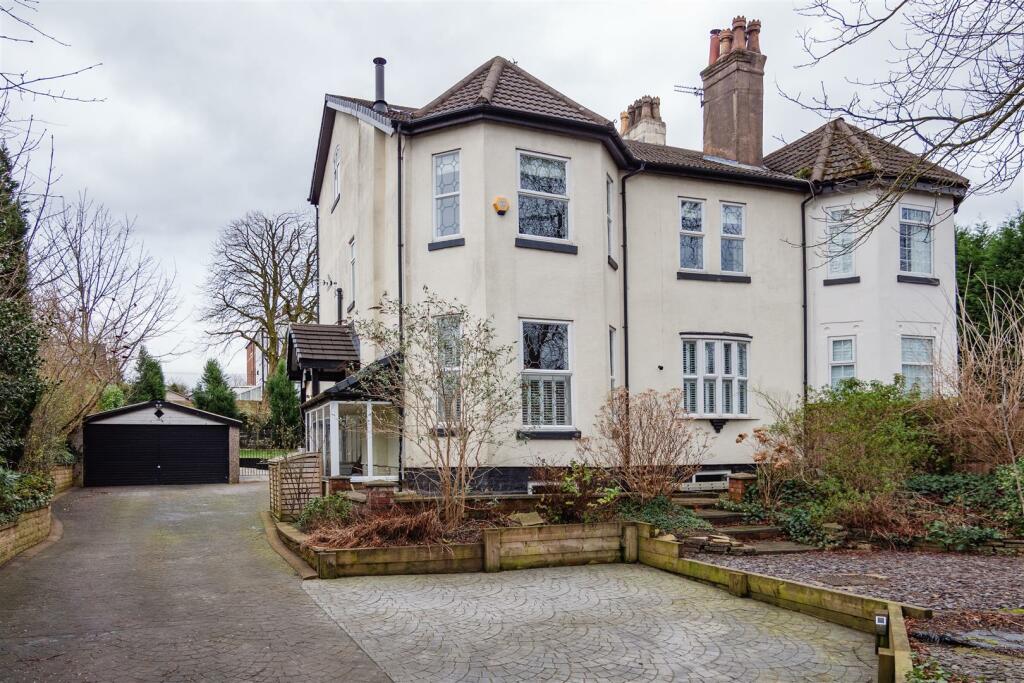 6 bedroom semidetached house for sale in Monton Road, Monton, Manchester, M30