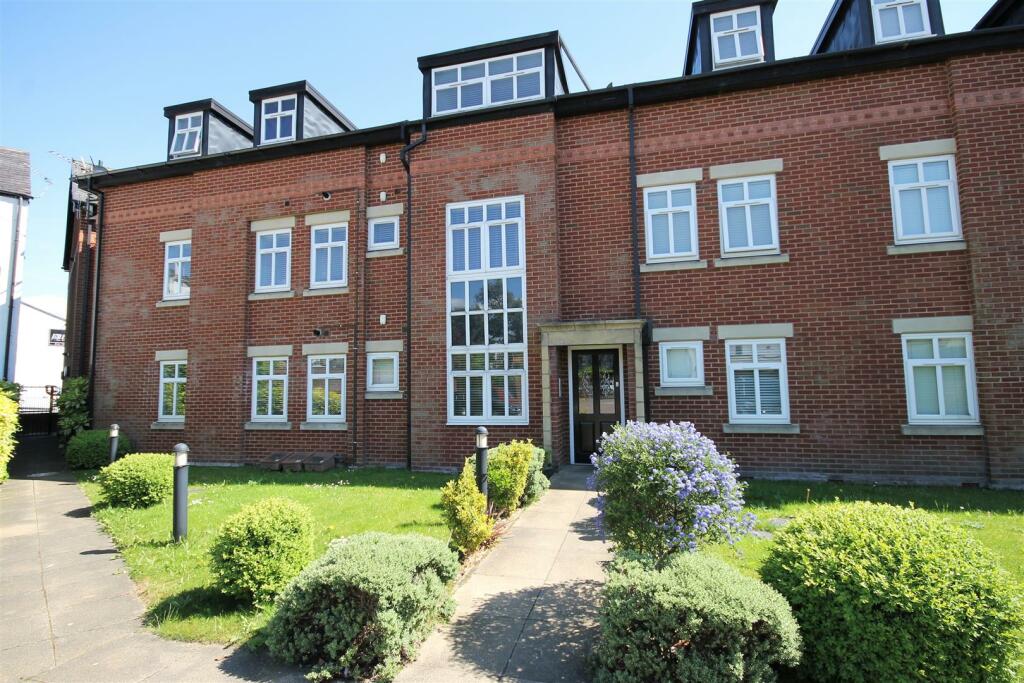 2 bedroom apartment for rent in Worsley View, Worsley Road, Swinton, M27