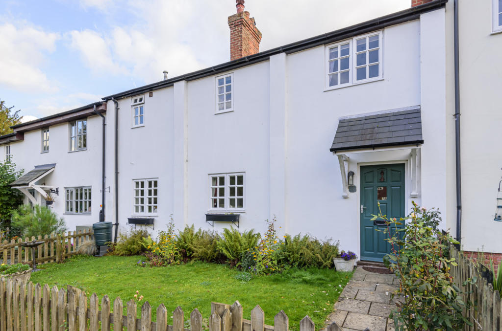 2 bedroom terraced house for sale in Pigeonhouse Yard, Sutton Scotney