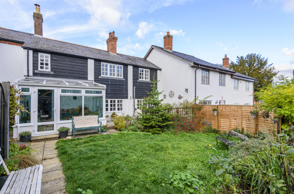 2 bedroom terraced house for sale in Pigeonhouse Yard, Sutton Scotney