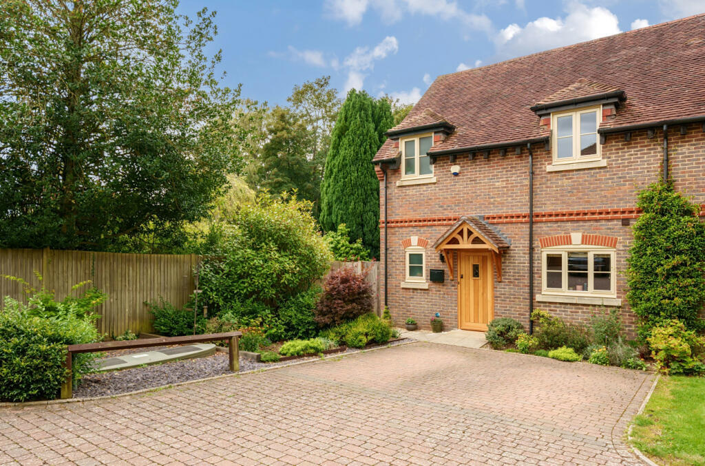 3 bedroom semidetached house for sale in Beech End, Micheldever