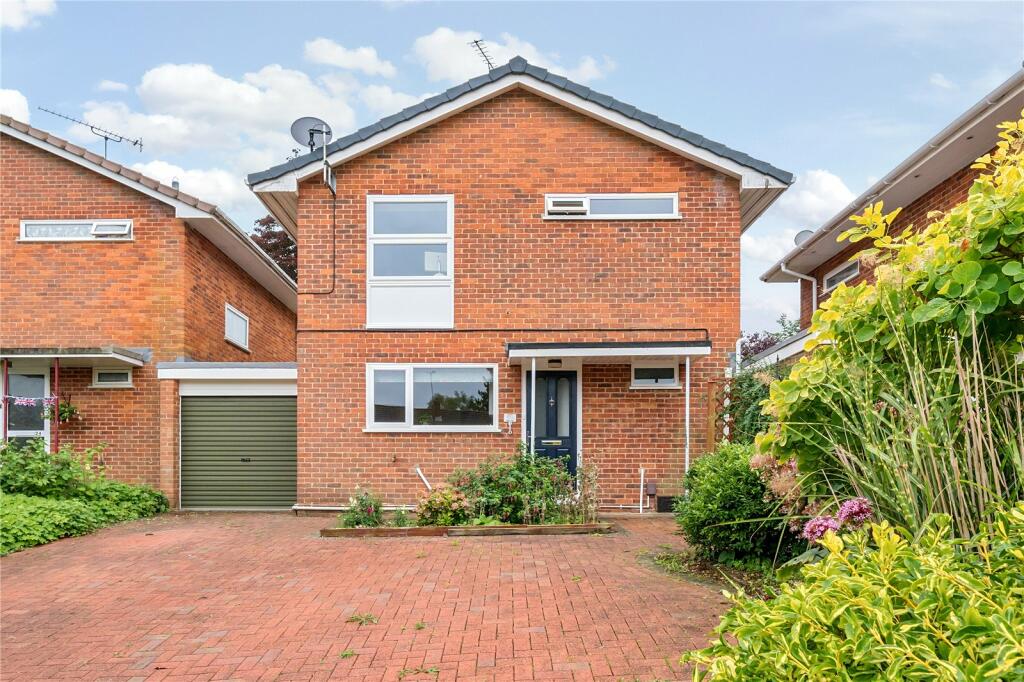 3 bedroom detached house for sale in East Woodhay Road, Winchester
