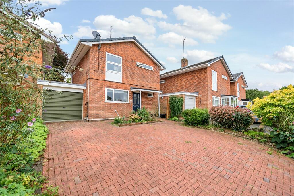 3 bedroom detached house for sale in East Woodhay Road, Winchester