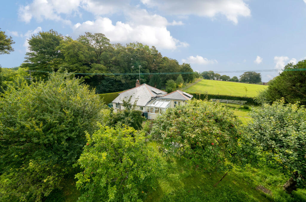 3 bedroom detached house for sale in Coxs Hill, Twyford, Winchester