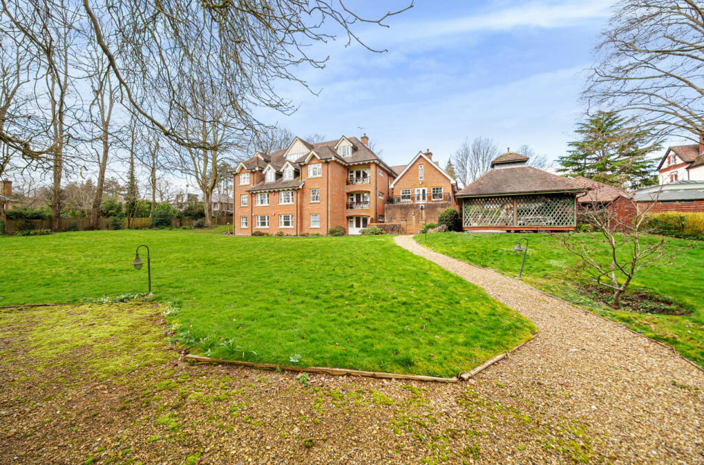 3 bedroom penthouse for sale in Bereweeke Road, Winchester, Hampshire, SO22