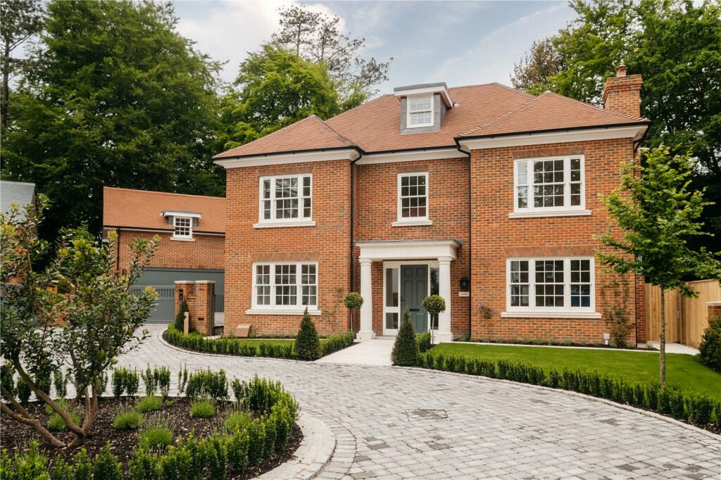 5 bedroom detached house for sale in St Catherines Place, Sleepers Hill