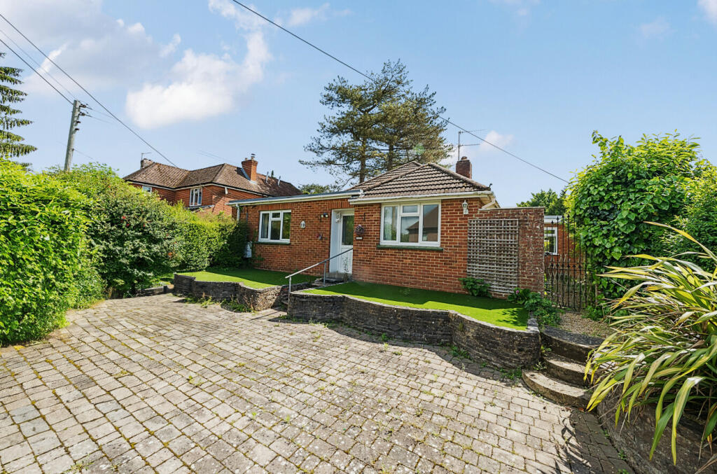 3 bedroom bungalow for sale in Mount View Road, Winchester, Hampshire, SO22