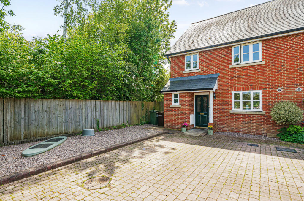 4 bedroom semidetached house for sale in Stockbridge Road West, Sutton