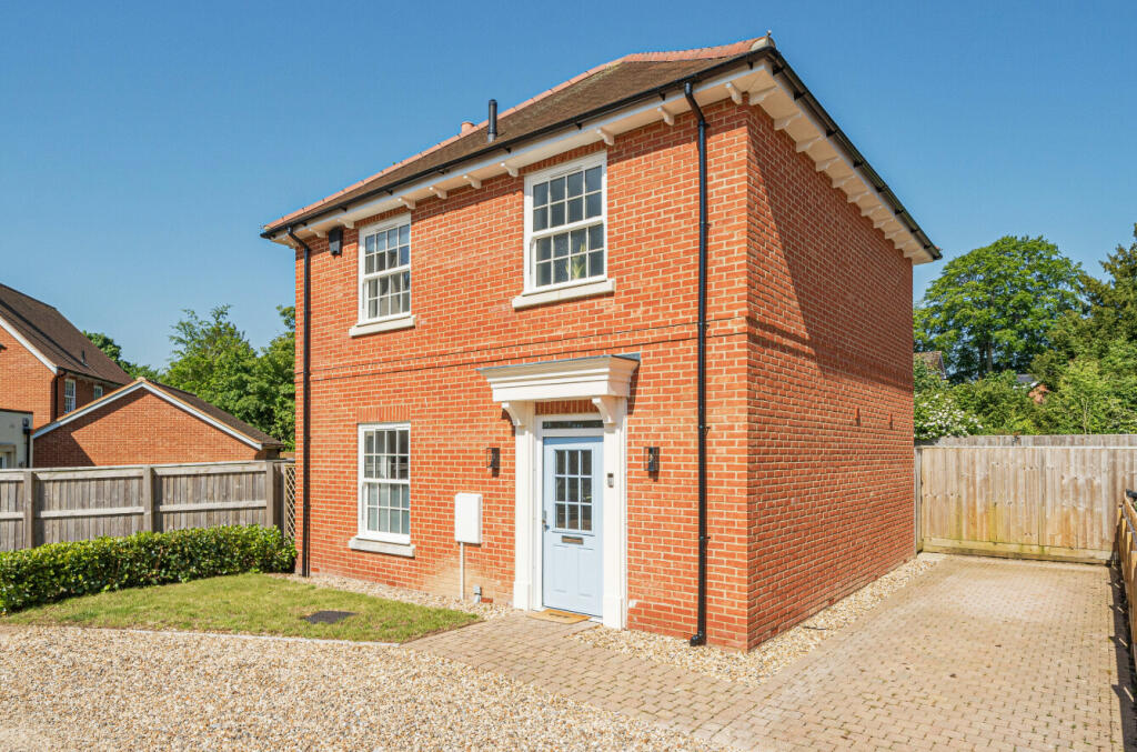 3 bedroom detached house for sale in The Grove, Hinton Fields, Kings