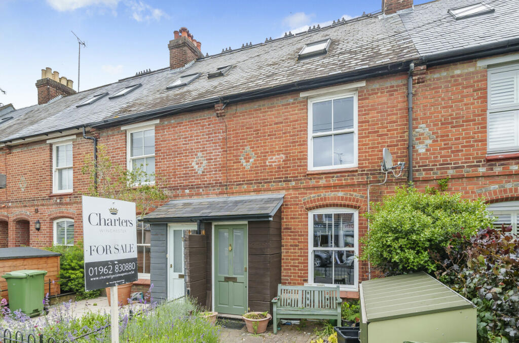 3 bedroom terraced house for sale in Stockbridge Road, Winchester