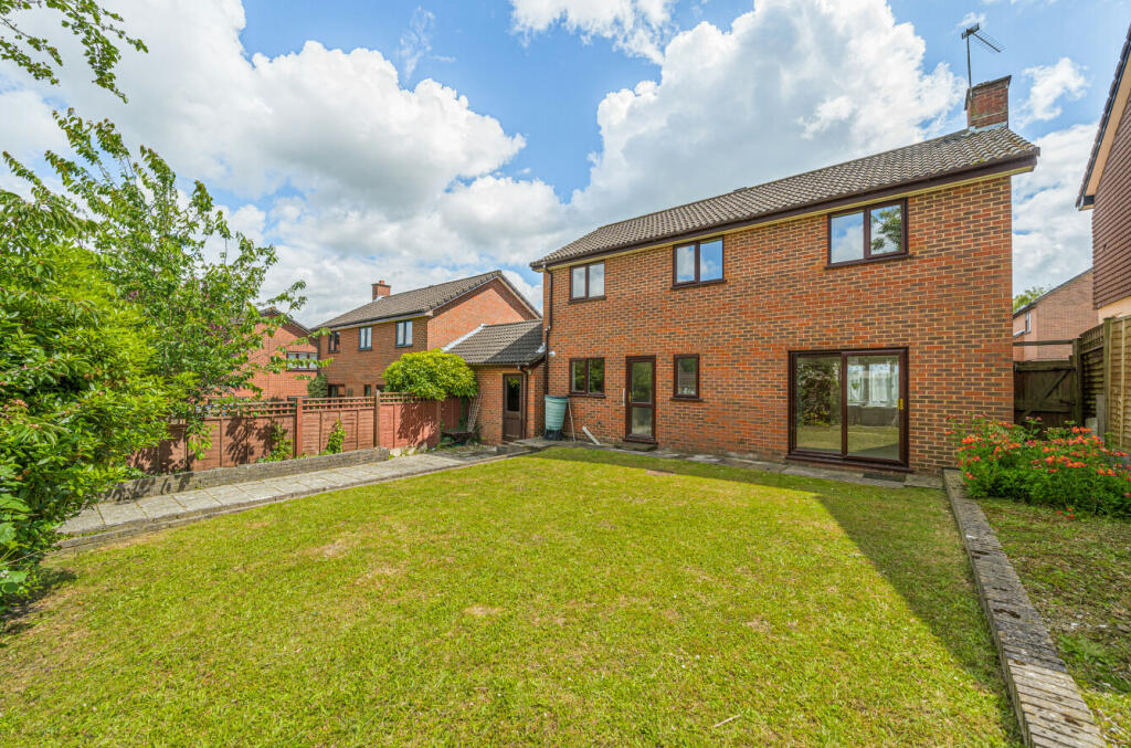 4 bedroom link detached house for sale in Rooks Down Road, Winchester