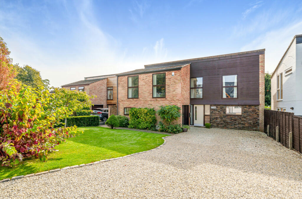 4 bedroom detached house for sale in Olivers Battery Gardens