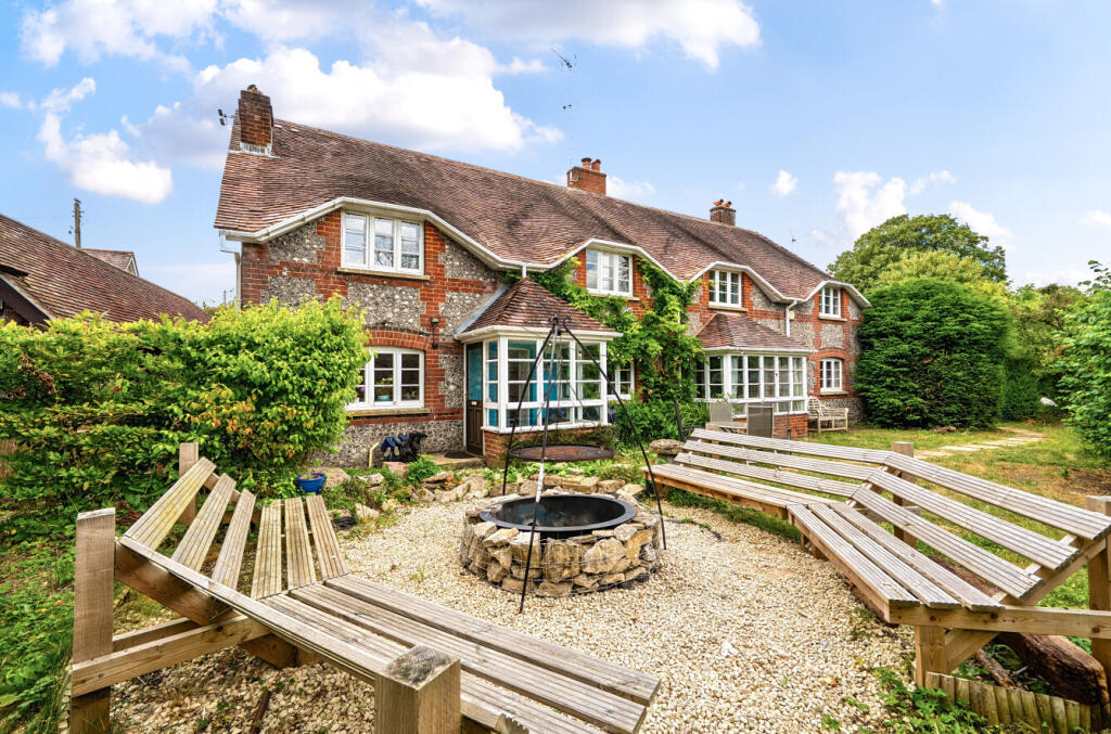 Main image of property: London Road, Kings Worthy, Winchester, Hampshire, SO23