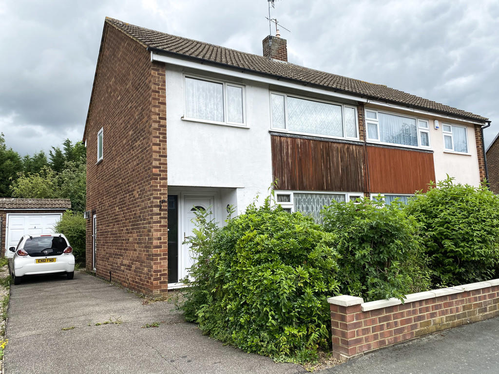 3 bedroom semidetached house for sale in Stortford Hall Park,