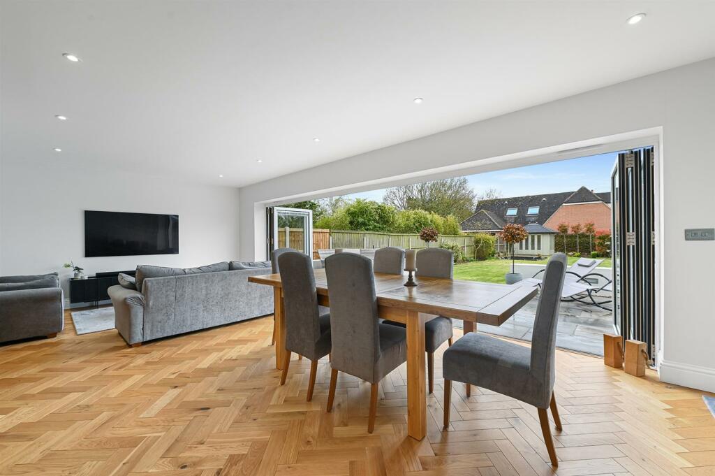 4 bedroom detached house for sale in Station Road, Hatfield Peverel